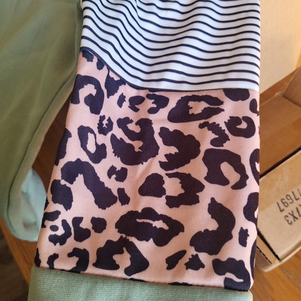Green/ Leopard/ Striped Shein Hoodie Medium - Picture 3 of 4